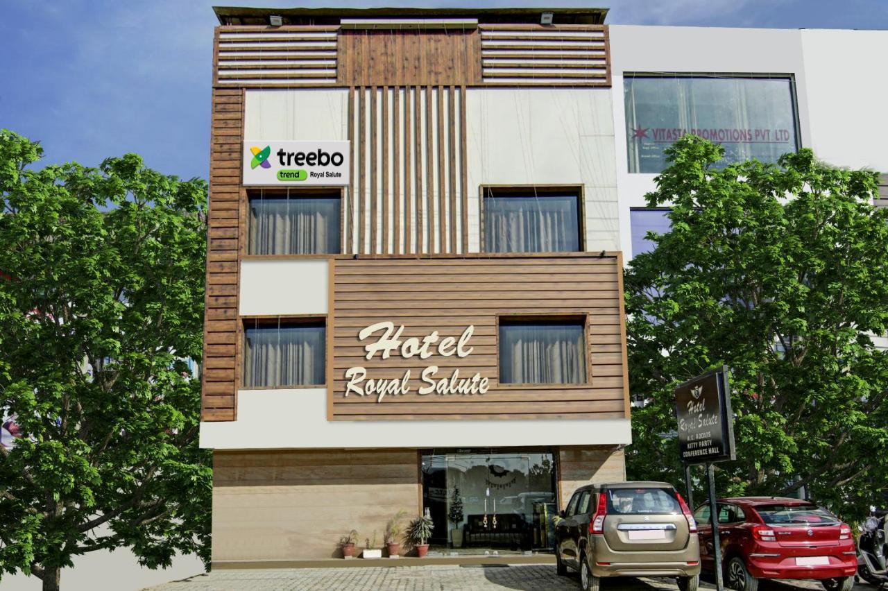 ホテル Treebo Royal Salute, Zirakpur エクステリア 写真